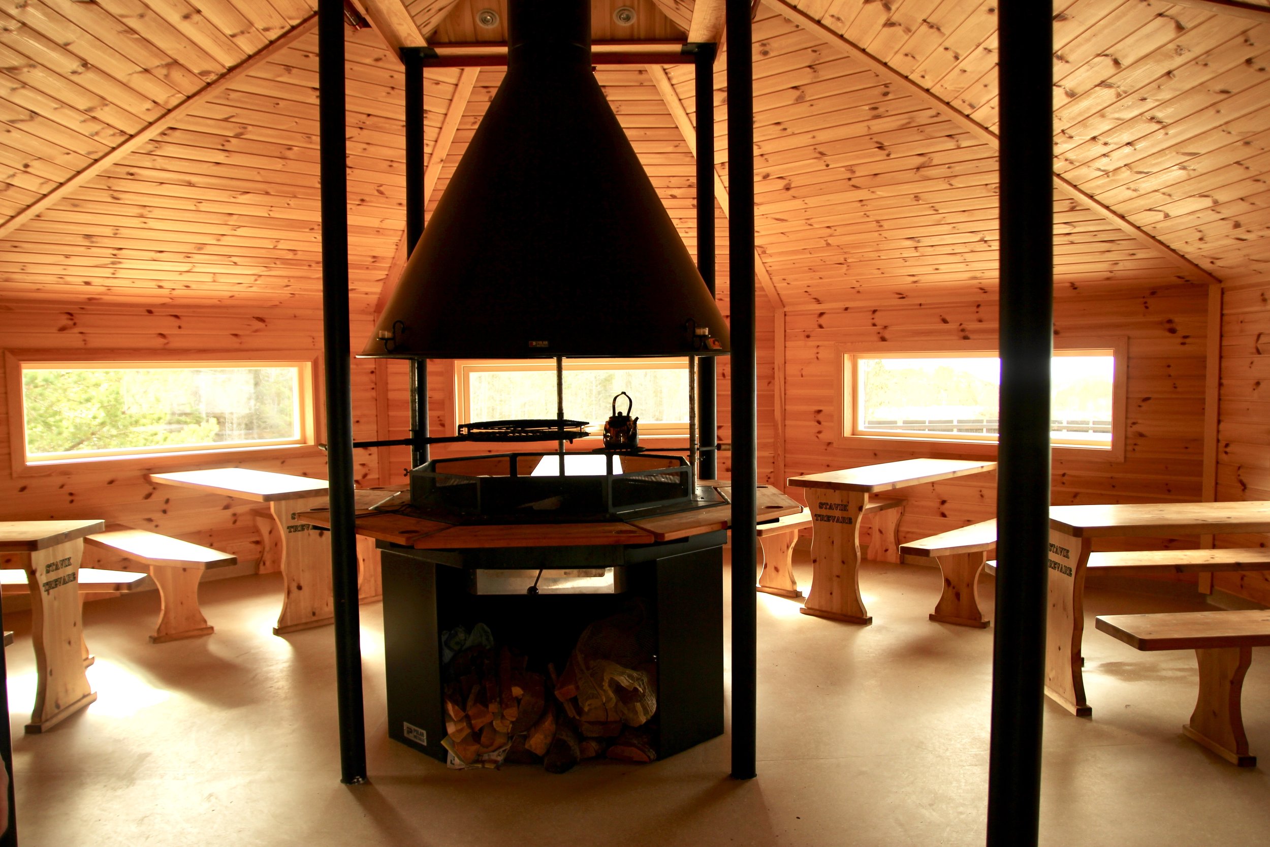 Cosy inside the free public kitchen cabin.