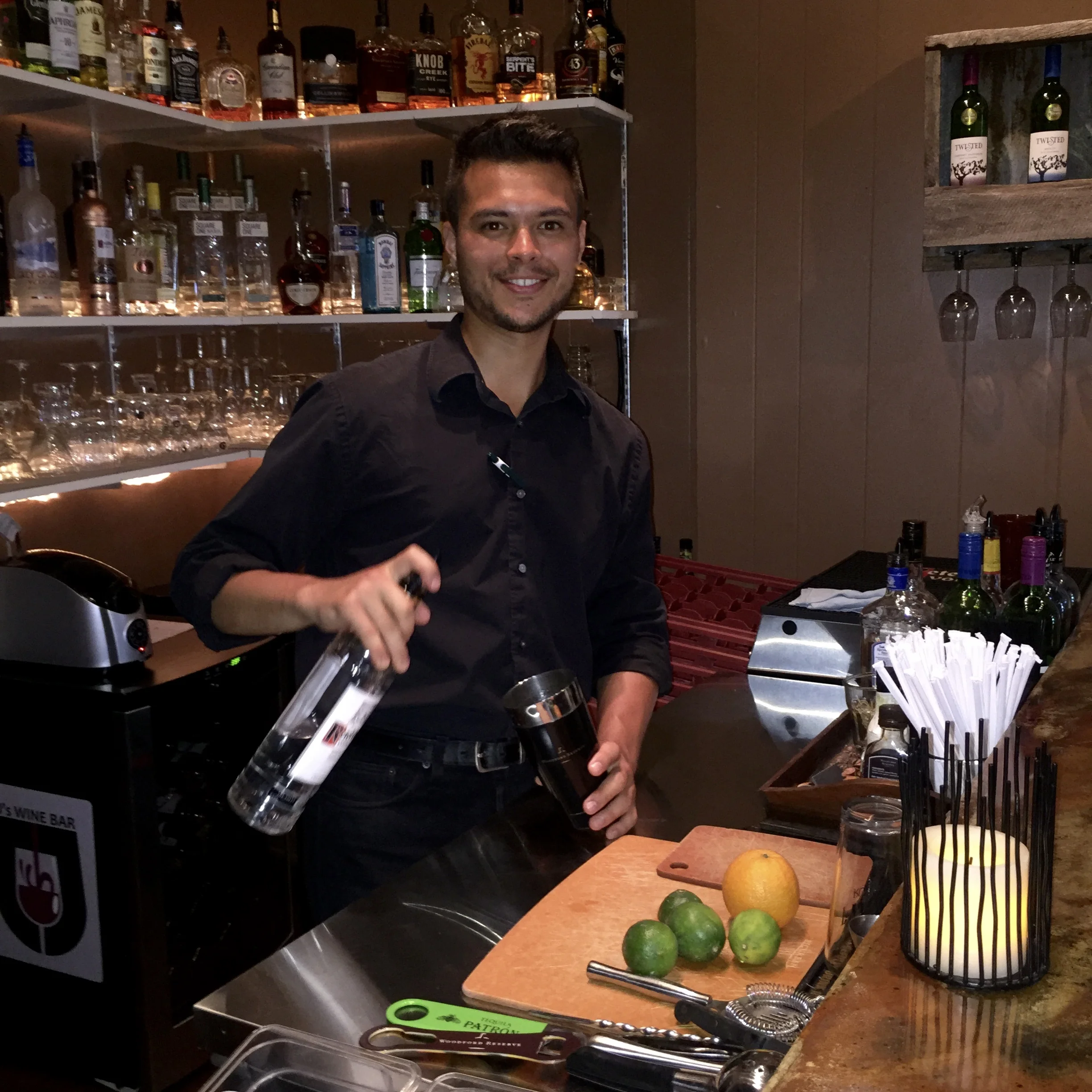 Full Bar/Friendly Service