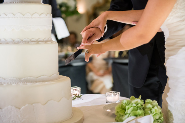 60 Cake Cutting Songs That Will be the Icing on the Wedding Cake
