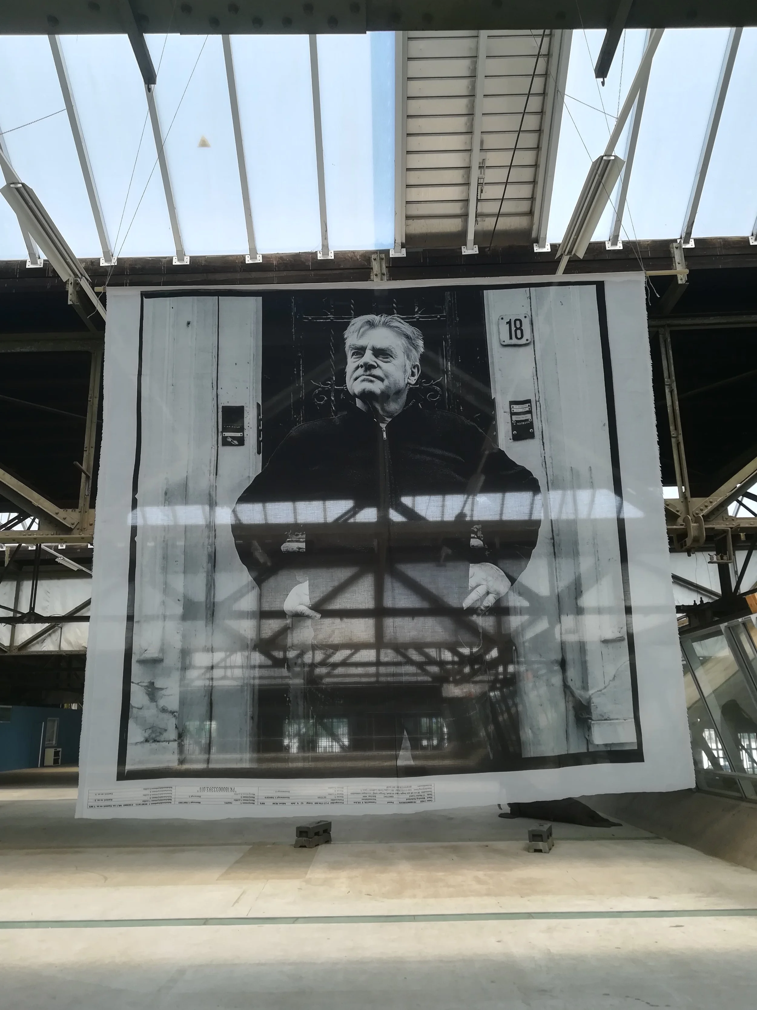 Setting up NDSM Fuze Group Expo, May 2018 (from the series “Gerard en Miep”)