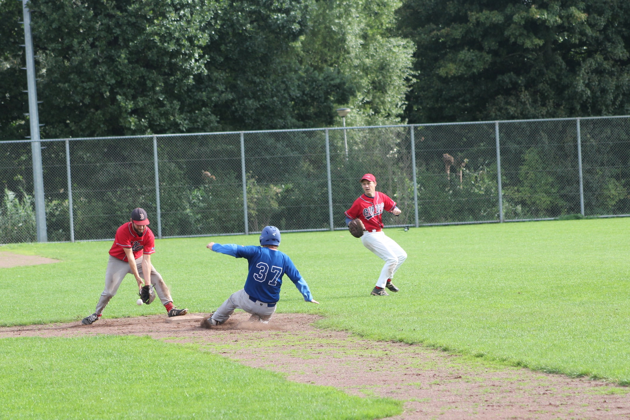 Quick player steals 2nd base, 16-09-18