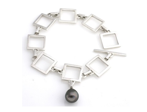 Square chain bracelet with Tahitian pearl