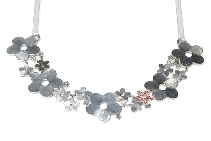 Collar necklace
