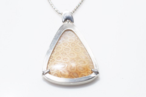 Smooth pendant - triangle