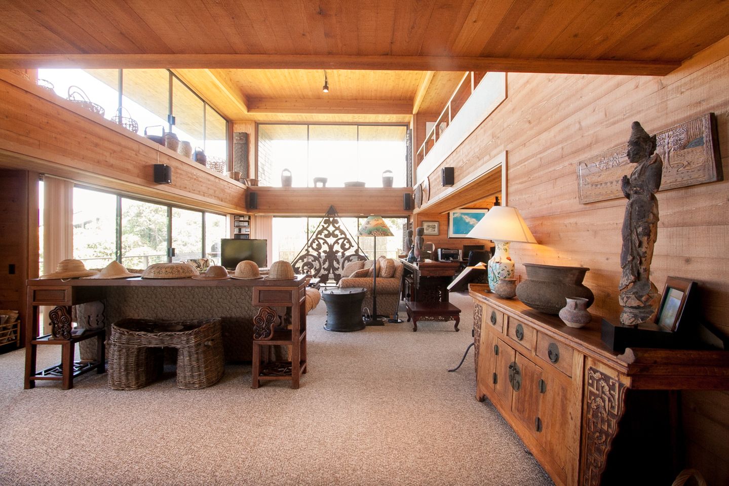 Living Room Toward Hot Tub.jpg