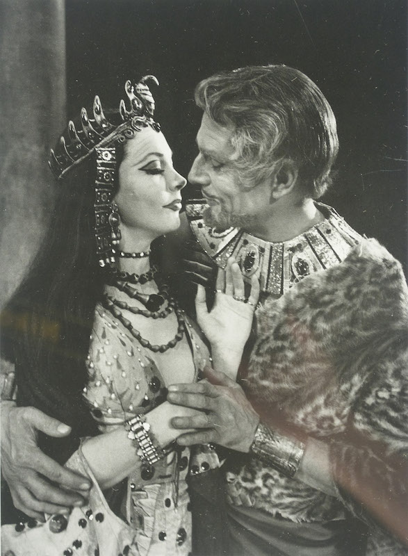 Vivien Leigh and her husband Laurence Oliver, in Shakespeare's Antony and Cleopatra, London 1951. This is a copy of an image taken by Cornell Capa. 