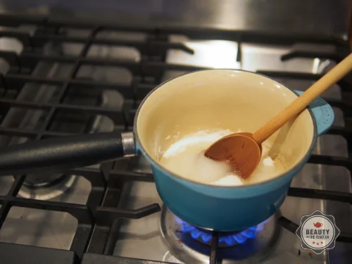 &nbsp;Mix the water with the sugar to dissolve it. Only swish once its dissolved to avoid crystallization.
