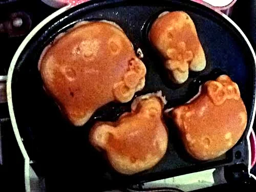 Hello-Kitty-Waffles.jpg