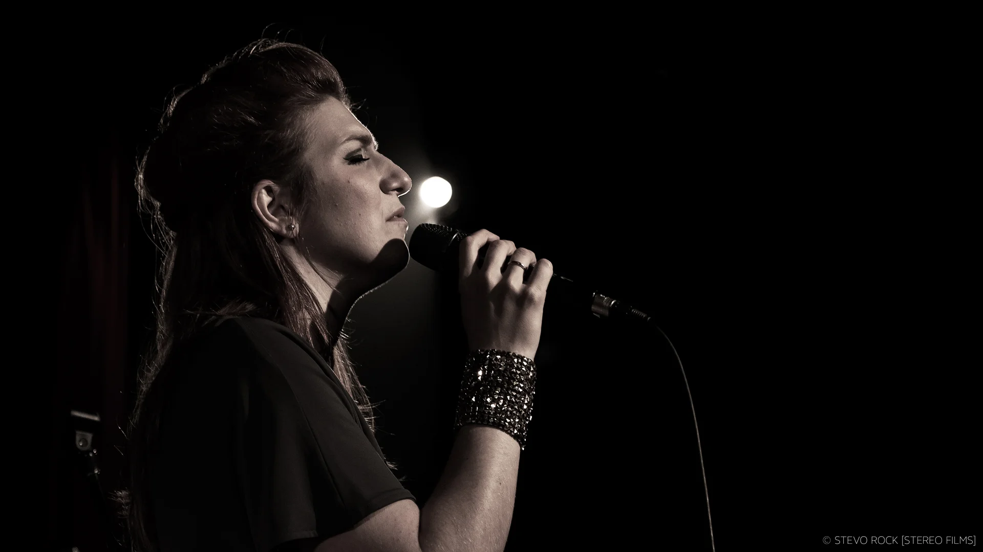 Julie Live in Montreal at Le Lion D'or