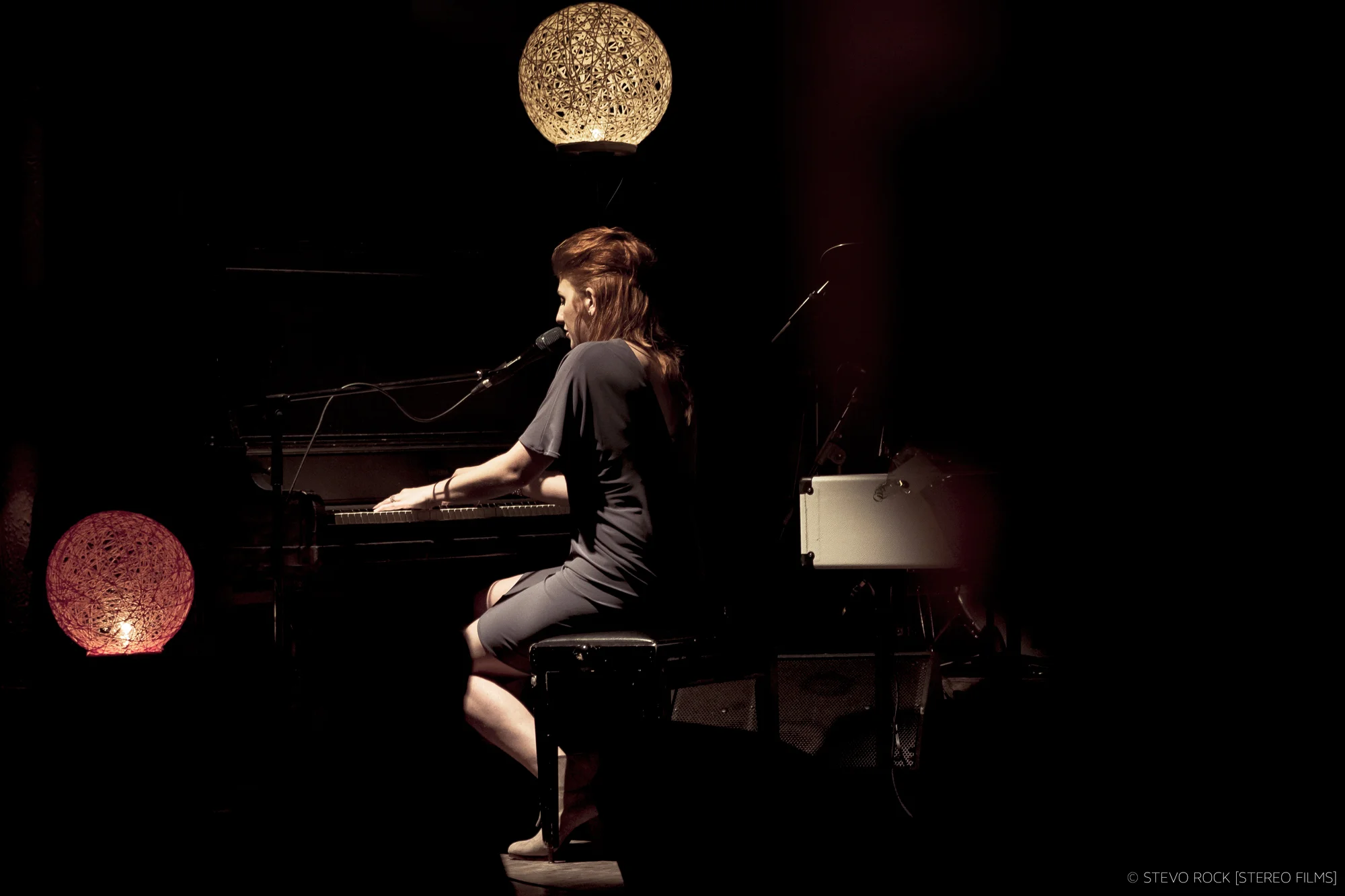 Julie Live in Montreal at Le Lion D'or