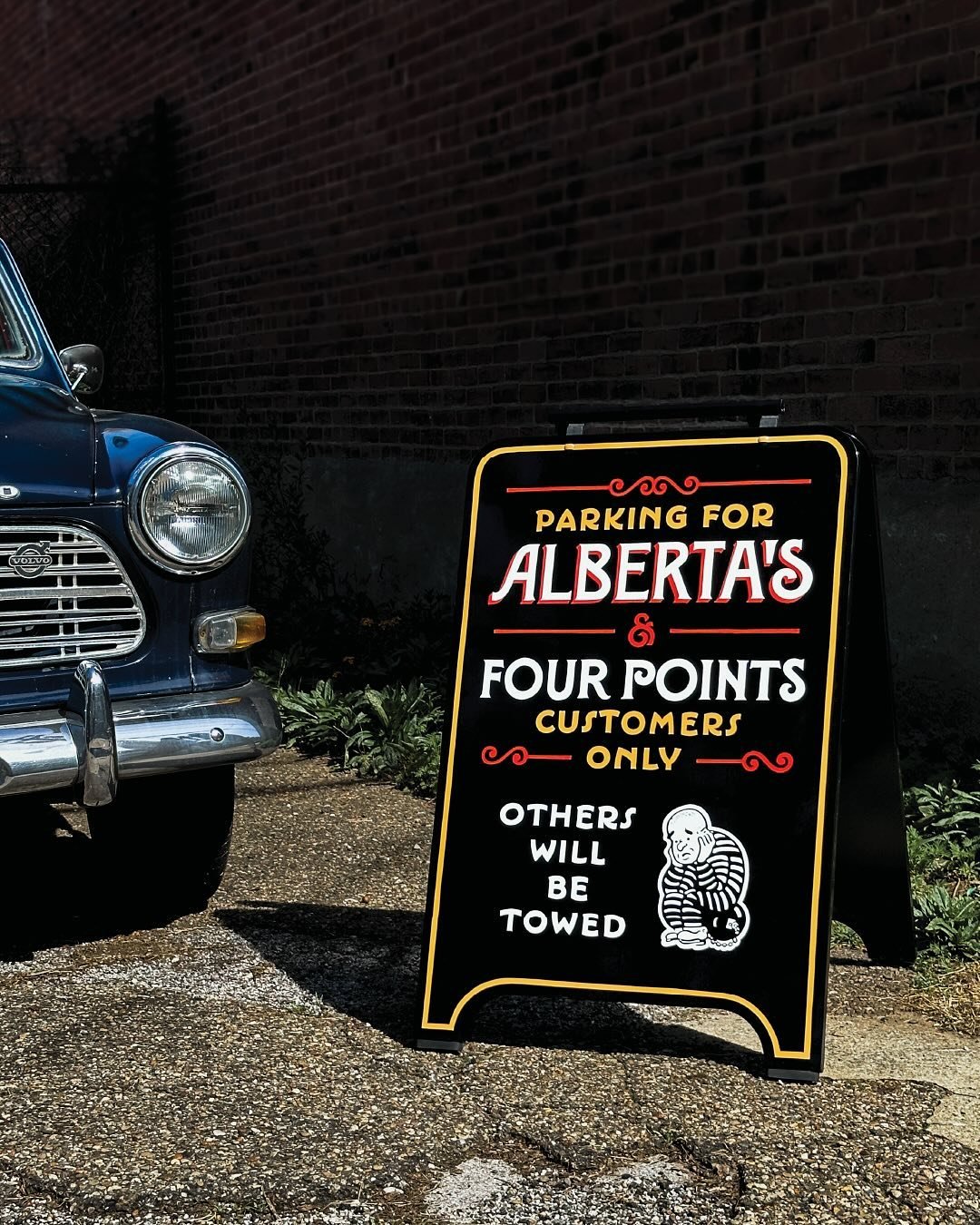 You heard &lsquo;em 😤
Some fresh signage for @albertaspizza, (painted by @liquidletterman )
Some vintage Volvo from @mcap