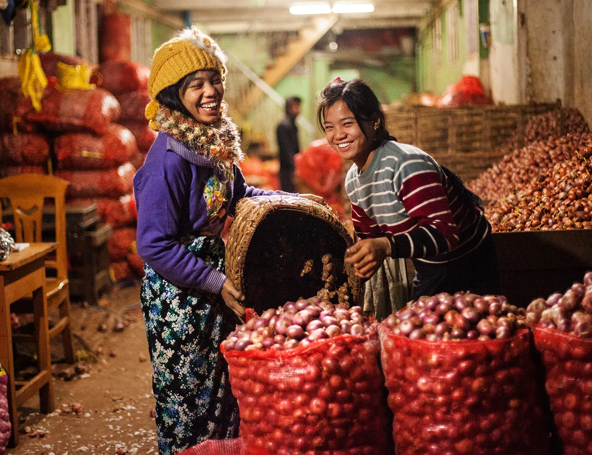girls at the onion warehouse