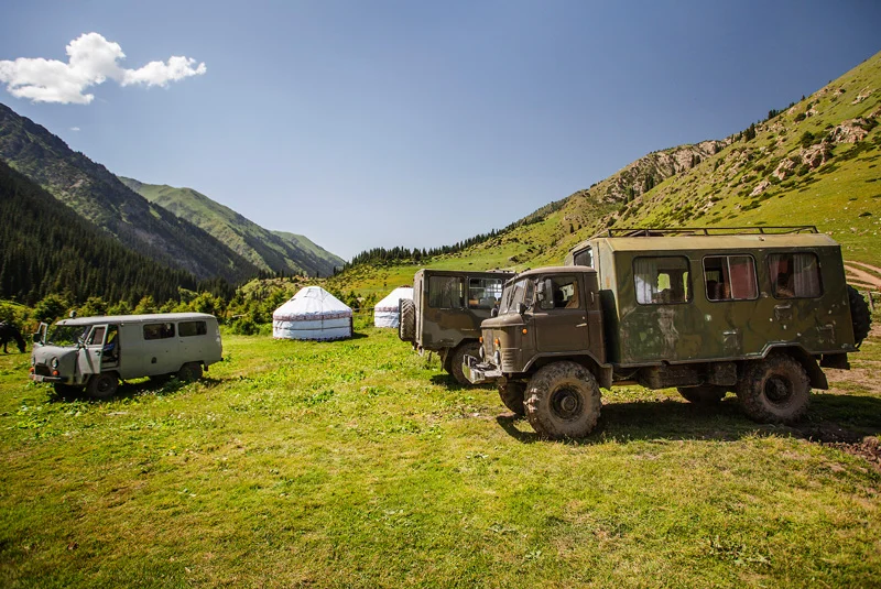 How the Russians travel to Altyn Arashan