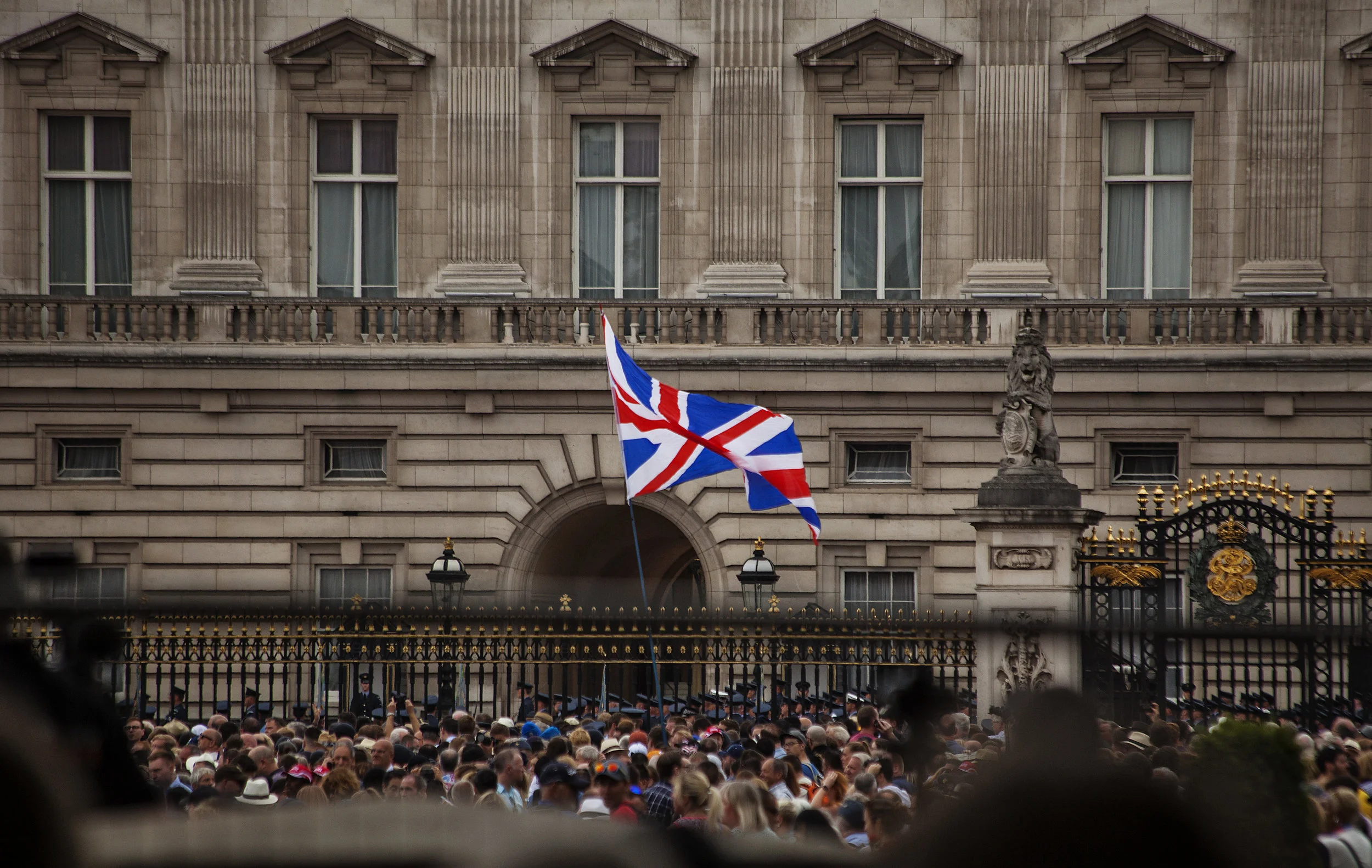 Do the British people really love the Queen? Here is your answer