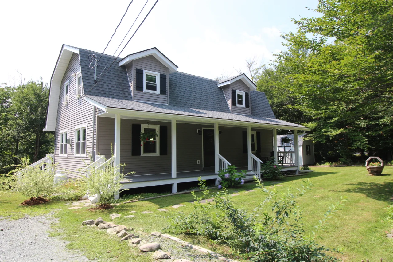 Sand Pond Cottage (SOLD) Cool cabin vibe, lake access. Livingston