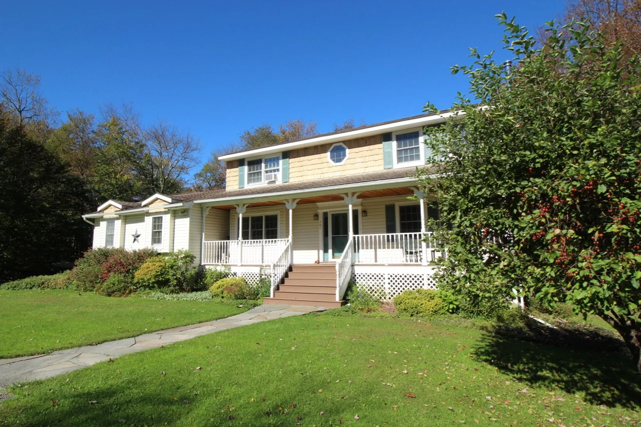 Shandelee (SOLD) 4 Bedroom home with lake access to Sand Pond