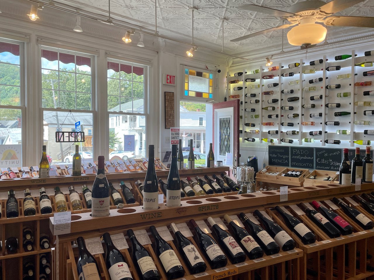 Roxbury Wine Shop, Roxbury