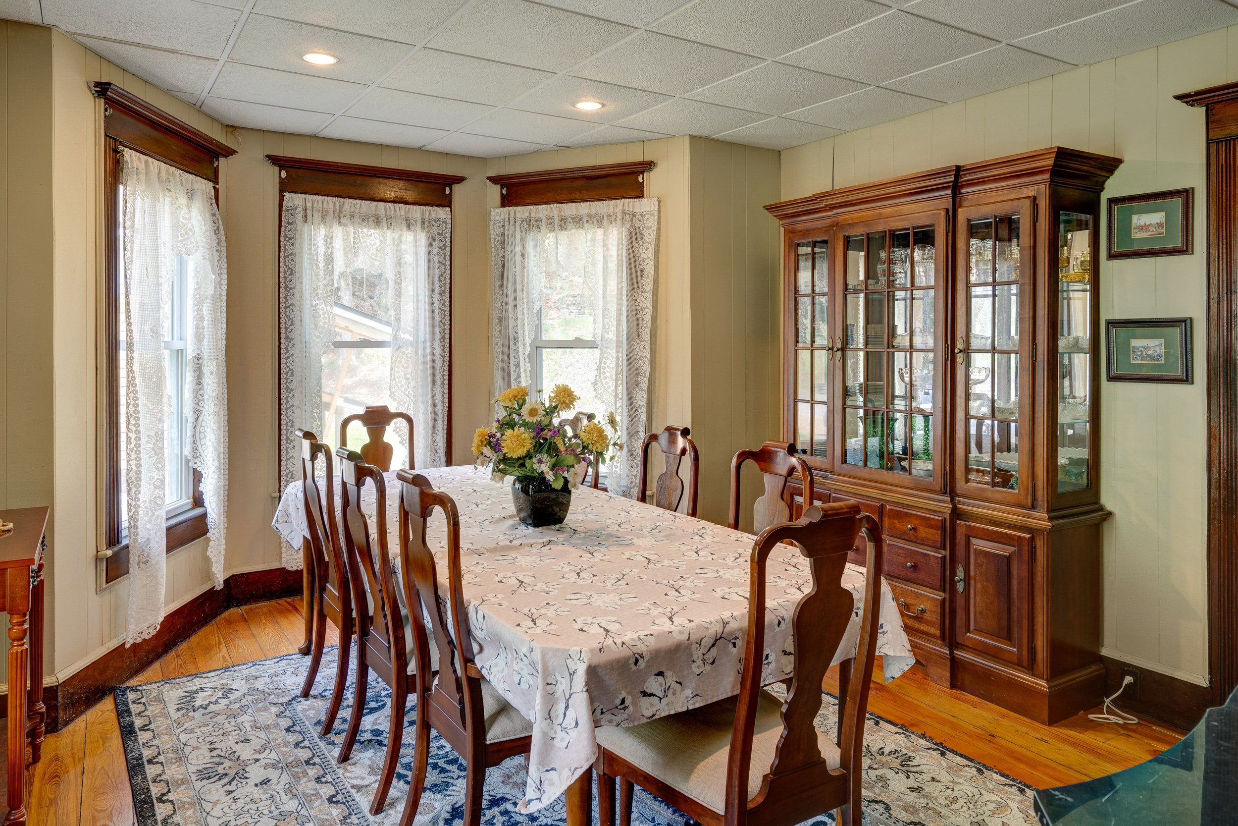 Roscoe house for sale dining room