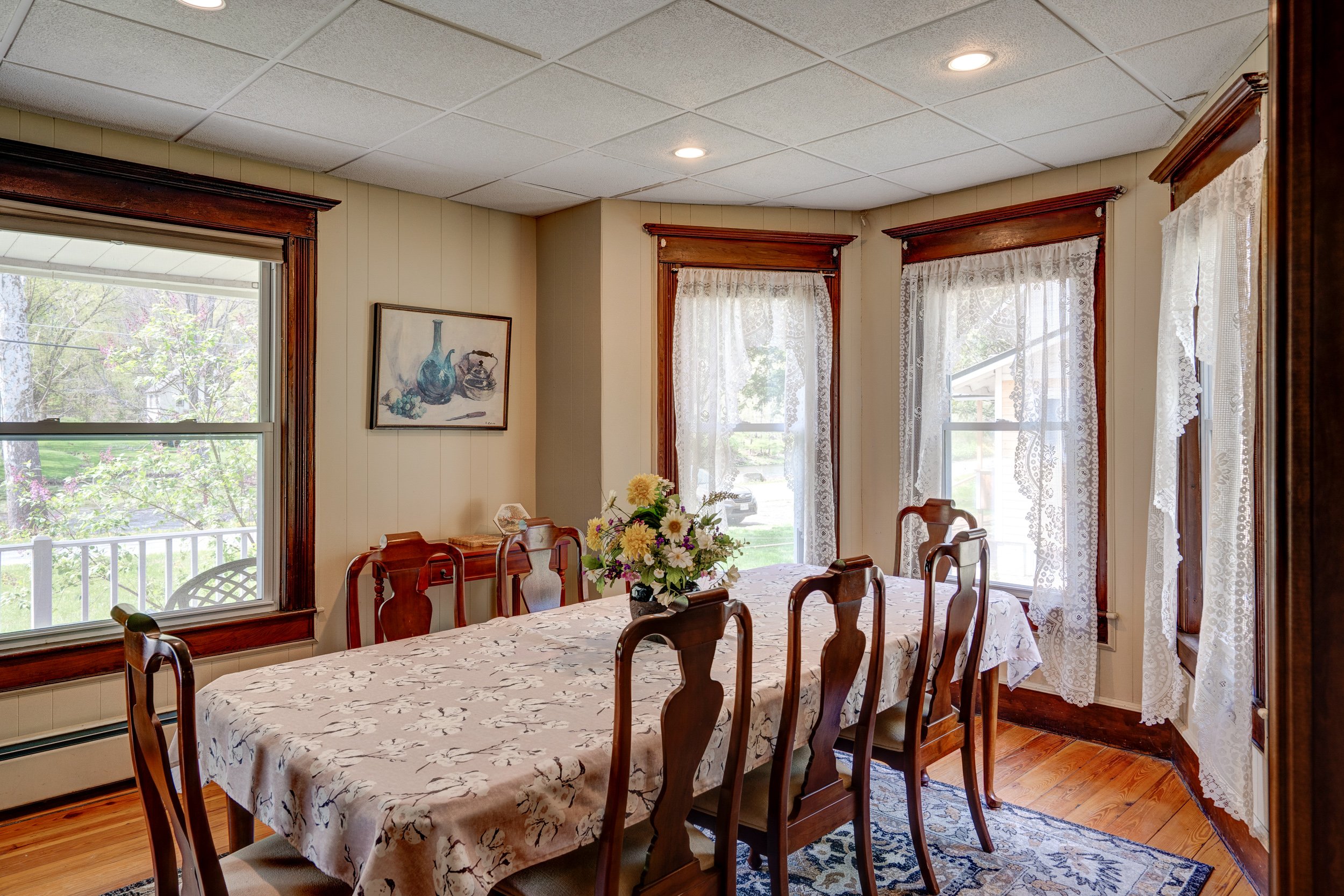 Roscoe house for sale dining room