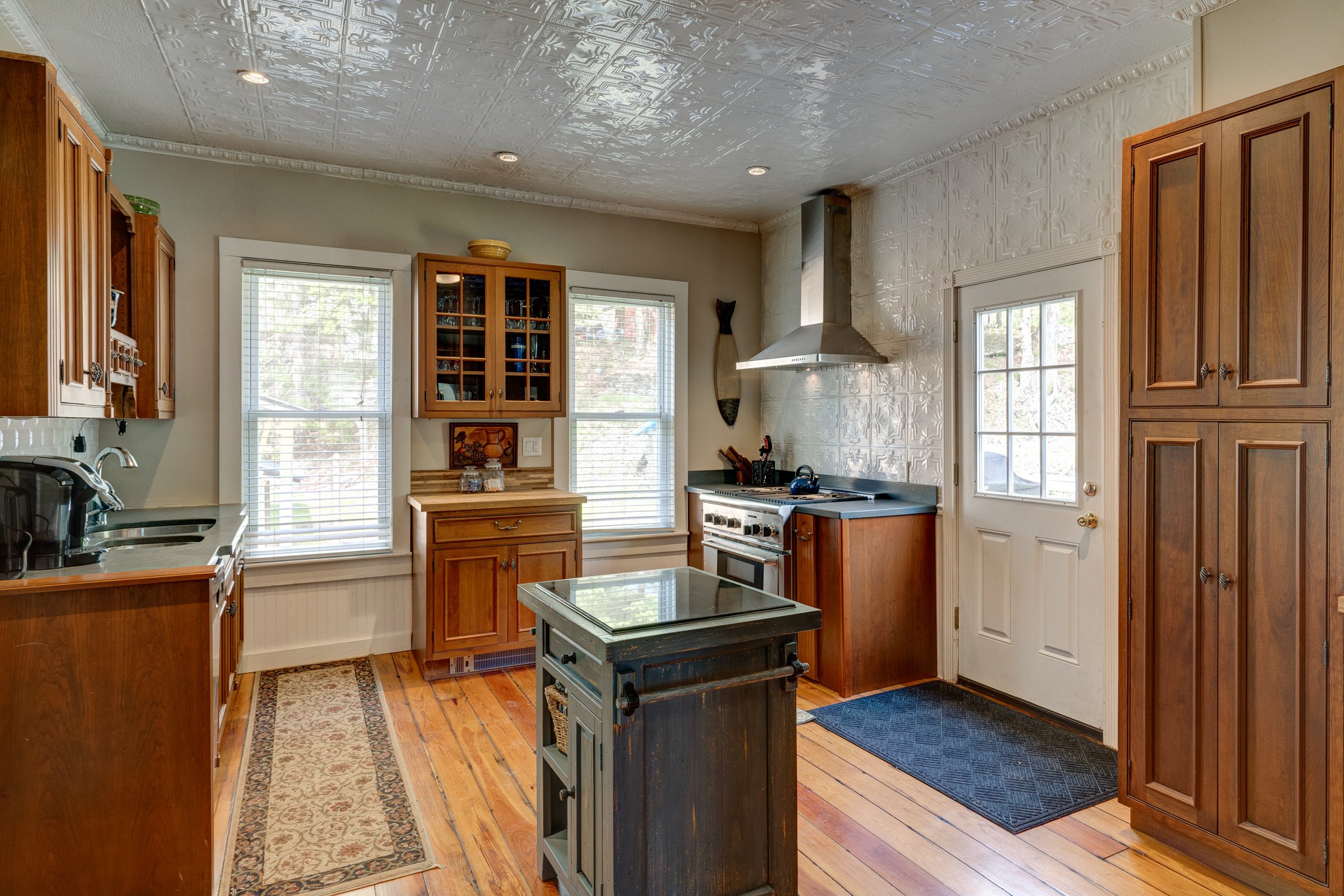 Roscoe house for sale kitchen