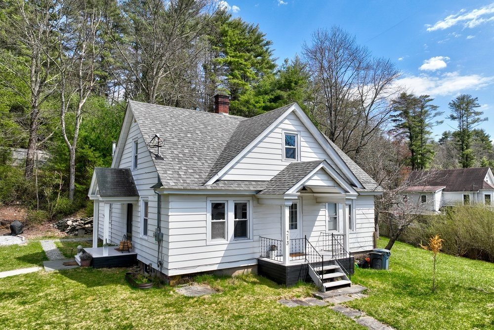 NEW: HIGHLAND COTTAGE 💫⁠
⁠
Step back in time and experience the charm of a bygone era in this delightful 1938 cottage, where solid craftsmanship meets modern convenience.⁠
⁠
Original wood trim and doors harken back to a time when quality was paramou