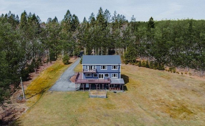 NEW 💫⁠
⁠
This sun-drenched Livingston Manor 5 bedroom is going to tick a lot of boxes for people who value space (and bedrooms) for guests or for accommodating family and friends. And if privacy is among your criteria, the 6.2 acres offers plenty of