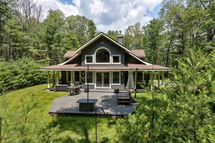 NEW 💫⁠
⁠
Excited to share this privately set contemporary home, which oozes charm with its wraparound porch and cottage-vibe dormers. It's bright and airy, with bonuses like an office (could be a fourth bedroom), fireplace and smartly designed kitch