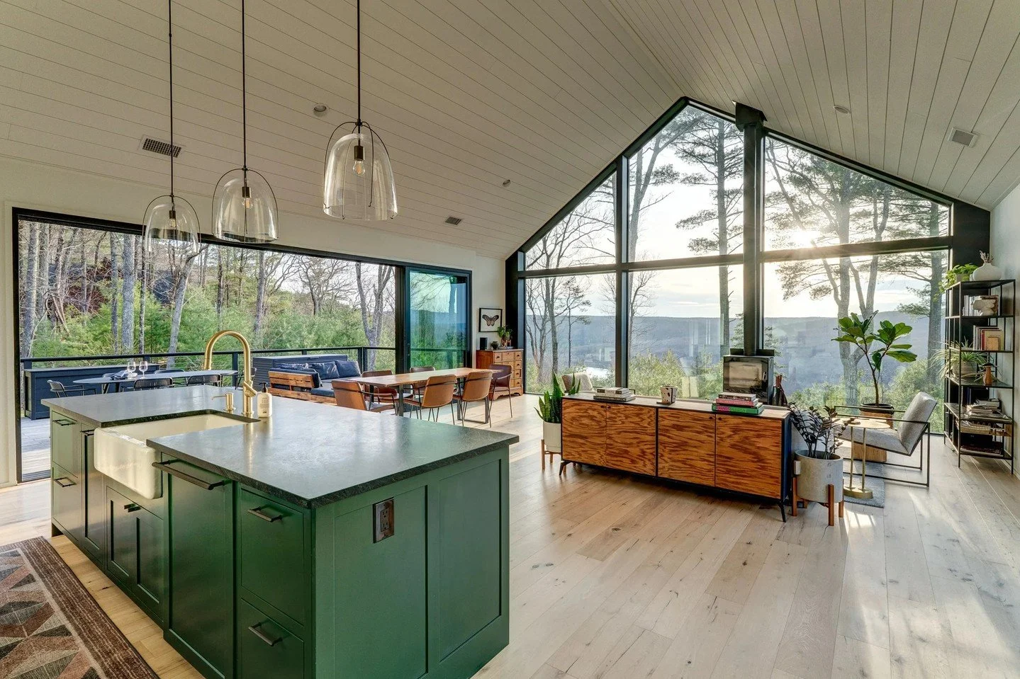 💫 NEW Aigle Noir is a breathtaking modern home set high above the Delaware River, with sweeping, uninterrupted views. Built in 2022 by Modern Catskills, the main level is wrapped in floor-to-ceiling glass, flooding the space with natural light. Enor