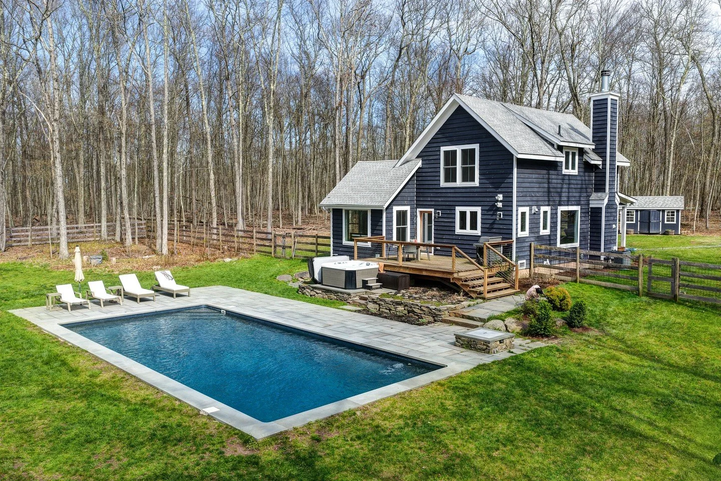 💫NEW Set on 7+ acres at one of the highest points in Narrowsburg, this recently built home checks every box when it comes to a Catskills escape. ⁠
⁠
The main living space is charming and well designed, with wide-plank floors, a wood-burning fireplac
