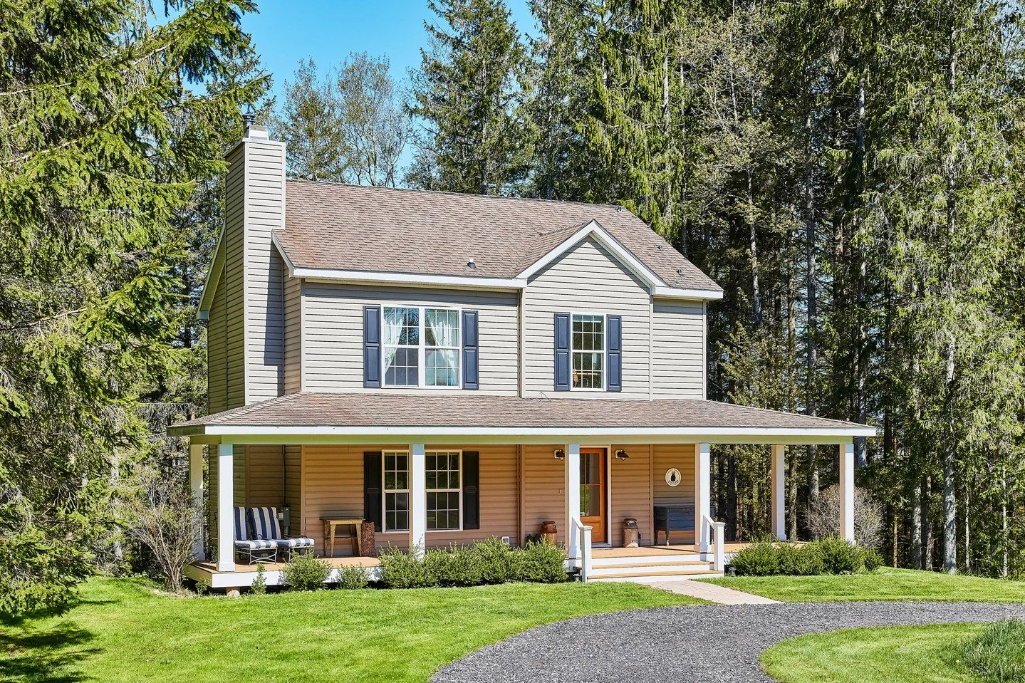💫 NEW Lake season is almost here, and Elko Lake House has you covered. A renovated three-bedroom home on 5 acres in Parksville, with deeded access to Elko Lake just up the road. The lake is 60 acres, non-motorized, and private, with two docks, a san