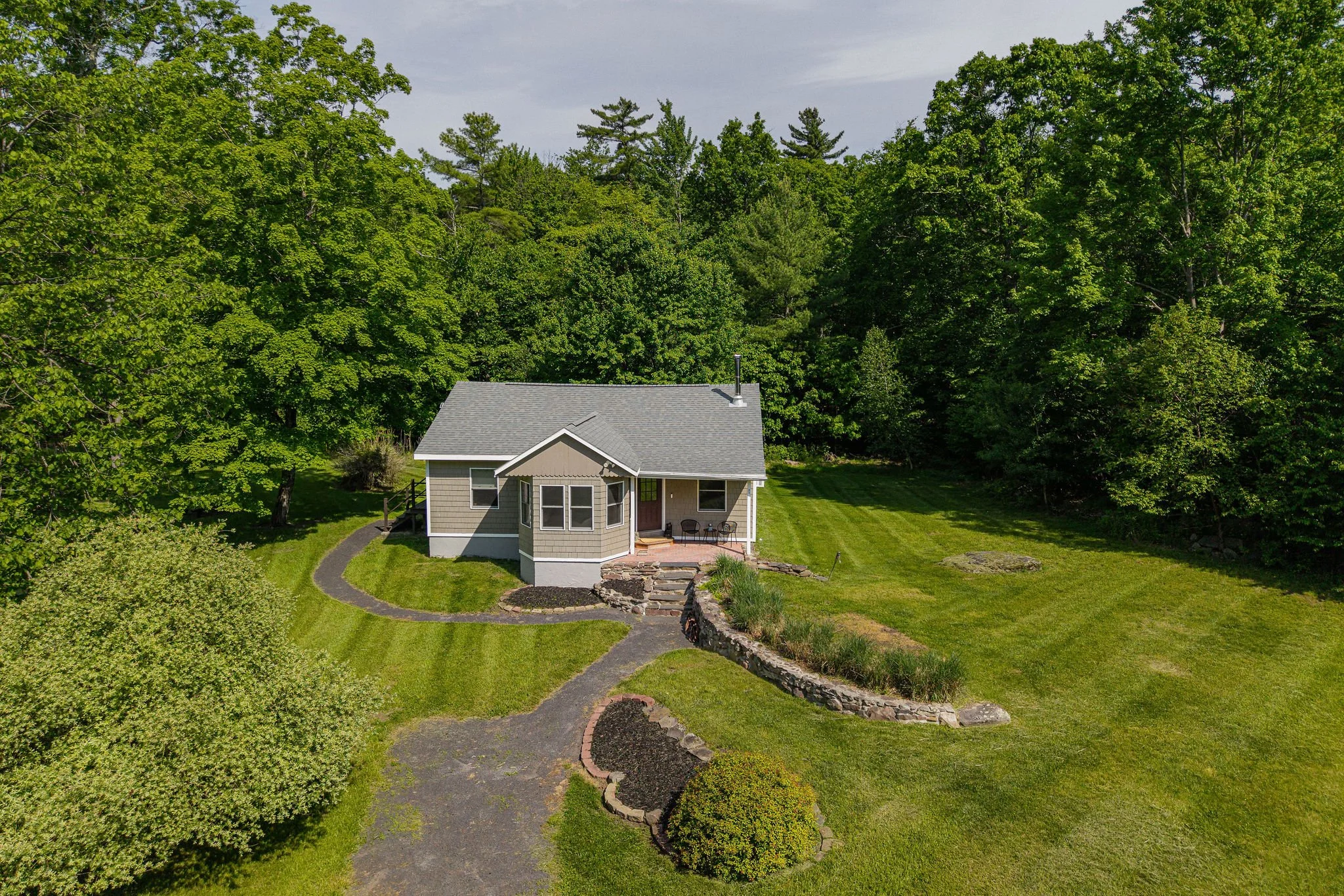 2026-05-CountryHouse-LeedsCabin-JdGluckstern-LawrenceBraun-DJI_20260517110535_0056_D--001.jpg