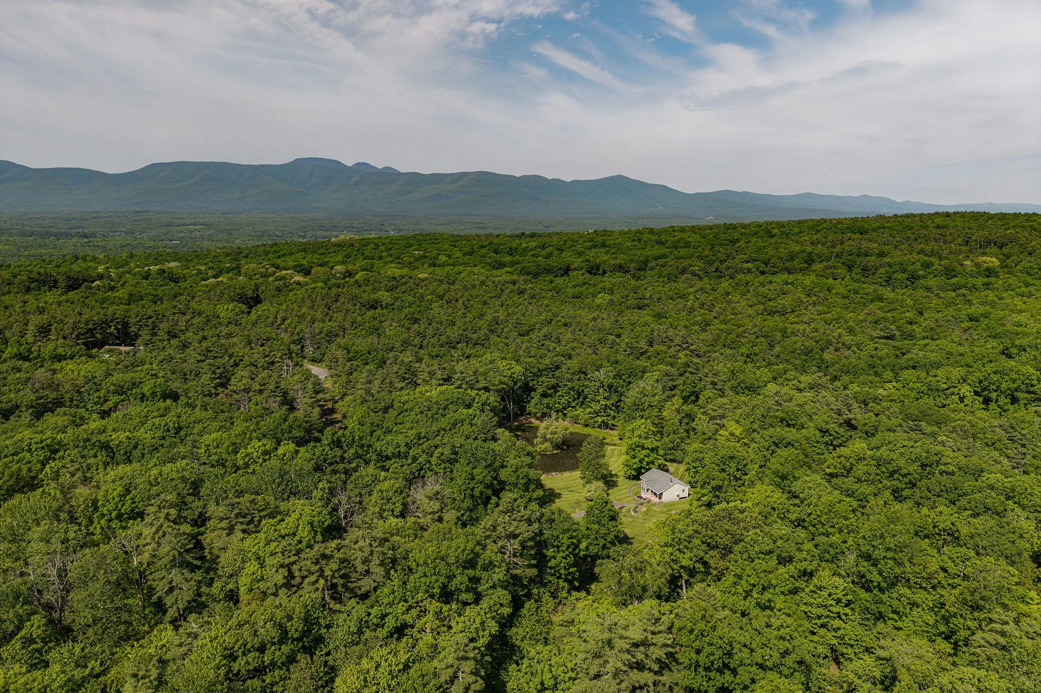 2026-05-CountryHouse-LeedsCabin-JdGluckstern-LawrenceBraun-DJI_20260517110826_0058_D--003.jpg