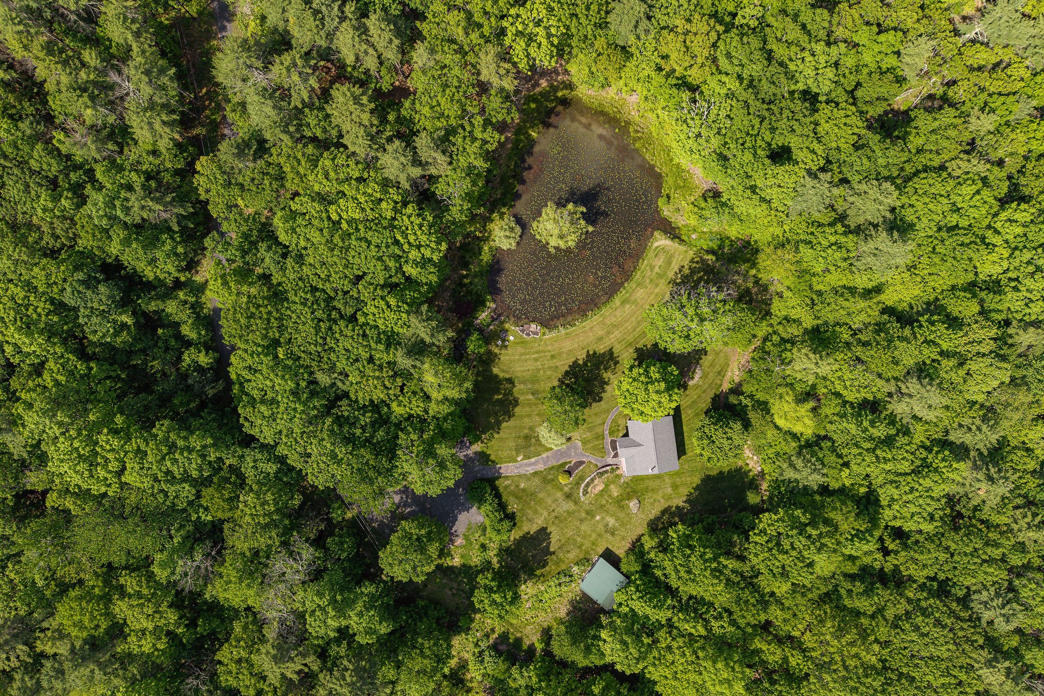 2026-05-CountryHouse-LeedsCabin-JdGluckstern-LawrenceBraun-DJI_20260517111049_0061_D--005.jpg