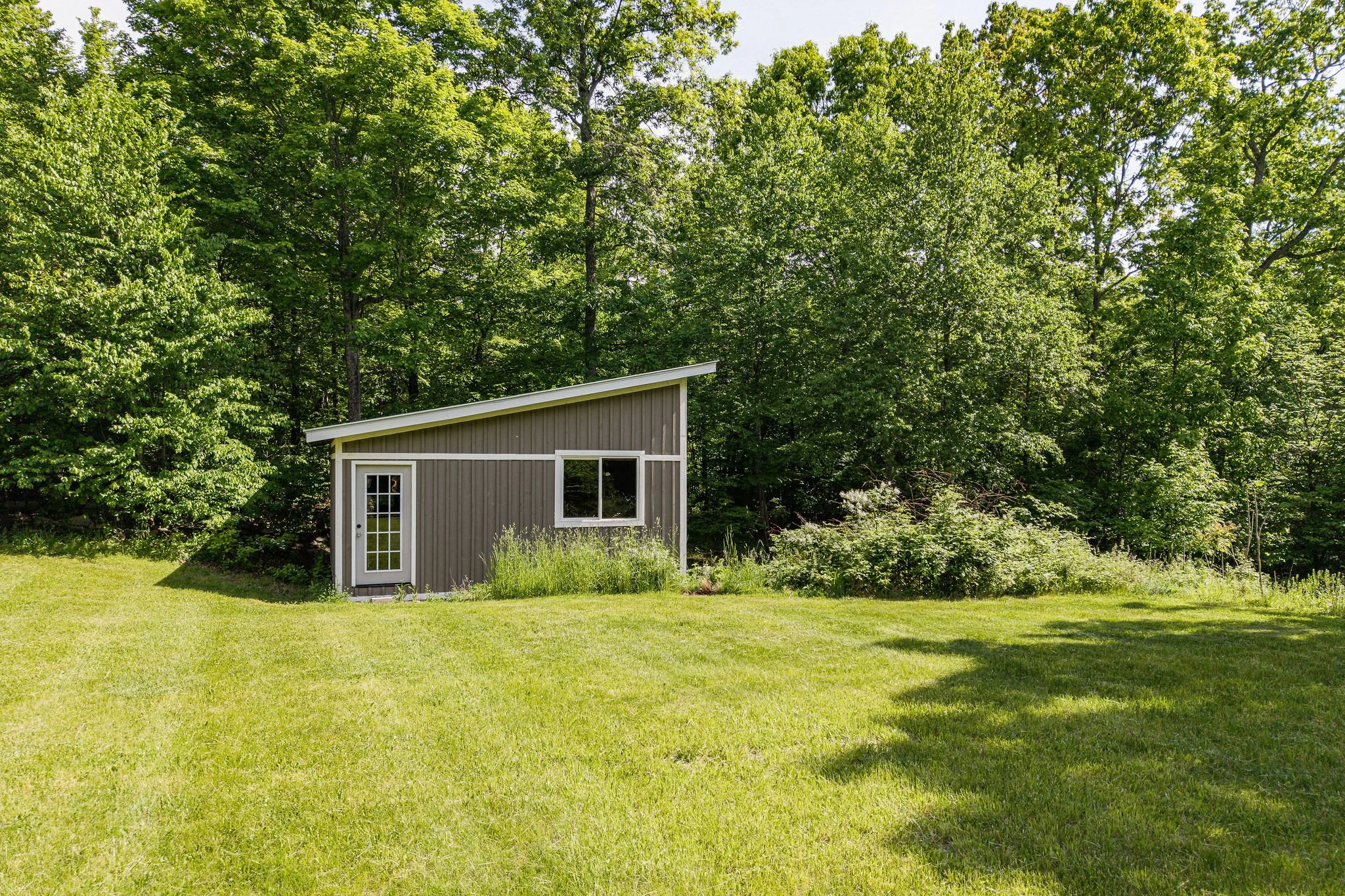 2026-05-CountryHouse-LeedsCabin-JdGluckstern-LawrenceBraun-DJI_20260517111250_0066_D--010.jpg