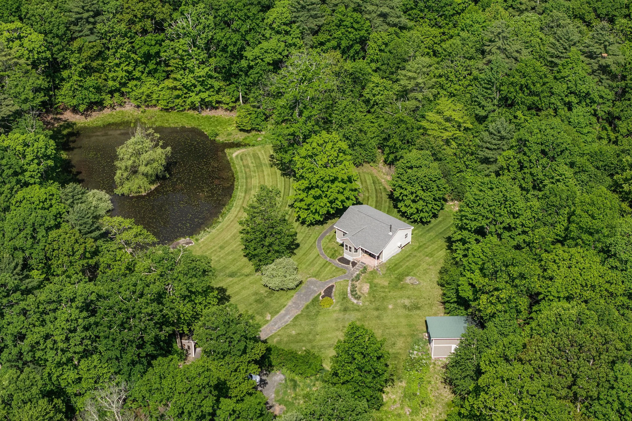 2026-05-CountryHouse-LeedsCabin-JdGluckstern-LawrenceBraun-DJI_20260517111548_0070_D--014.jpg