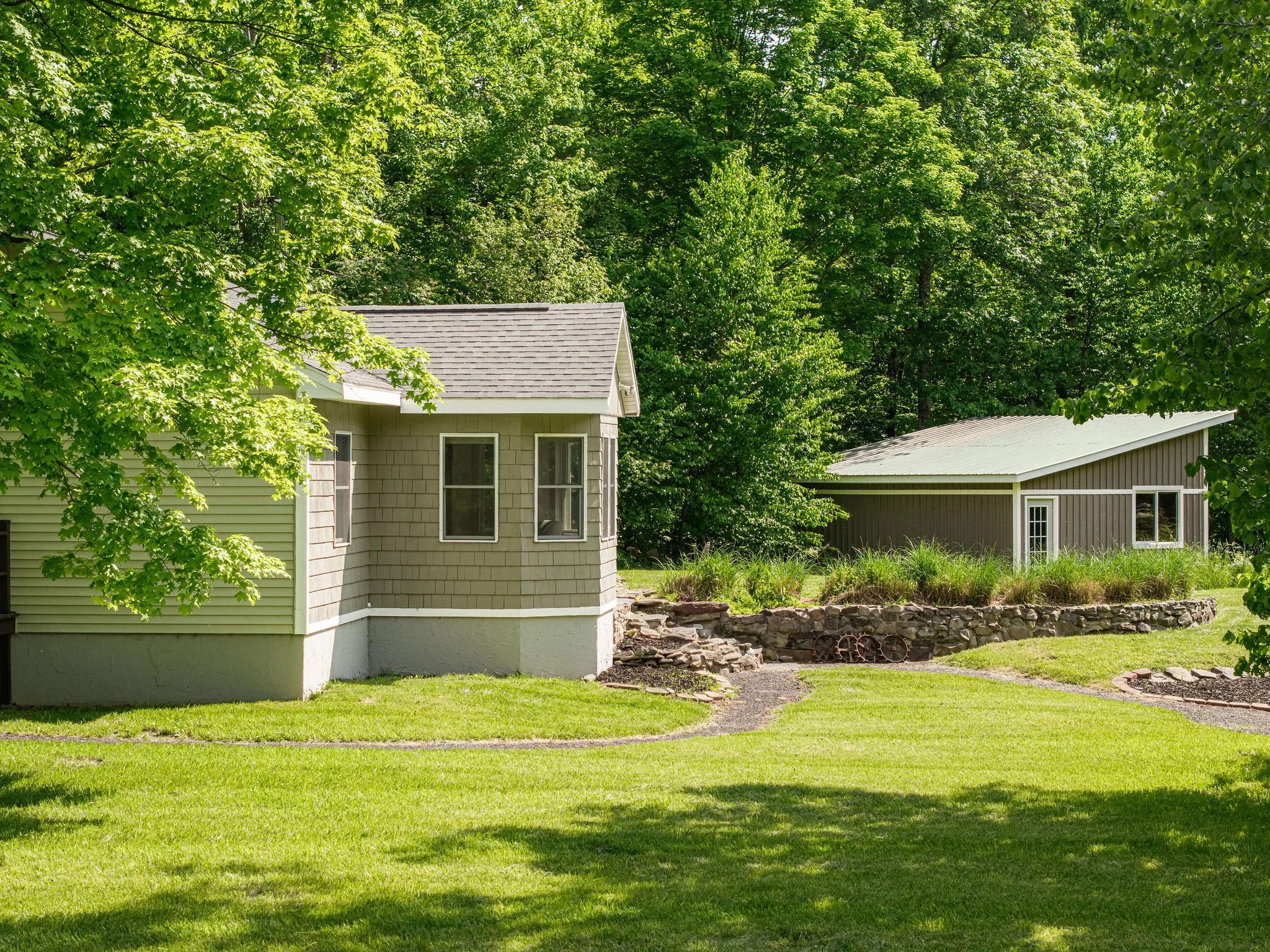 2026-05-CountryHouse-LeedsCabin-JdGluckstern-LawrenceBraun-DJI_20260517111741_0073_D--015.jpg