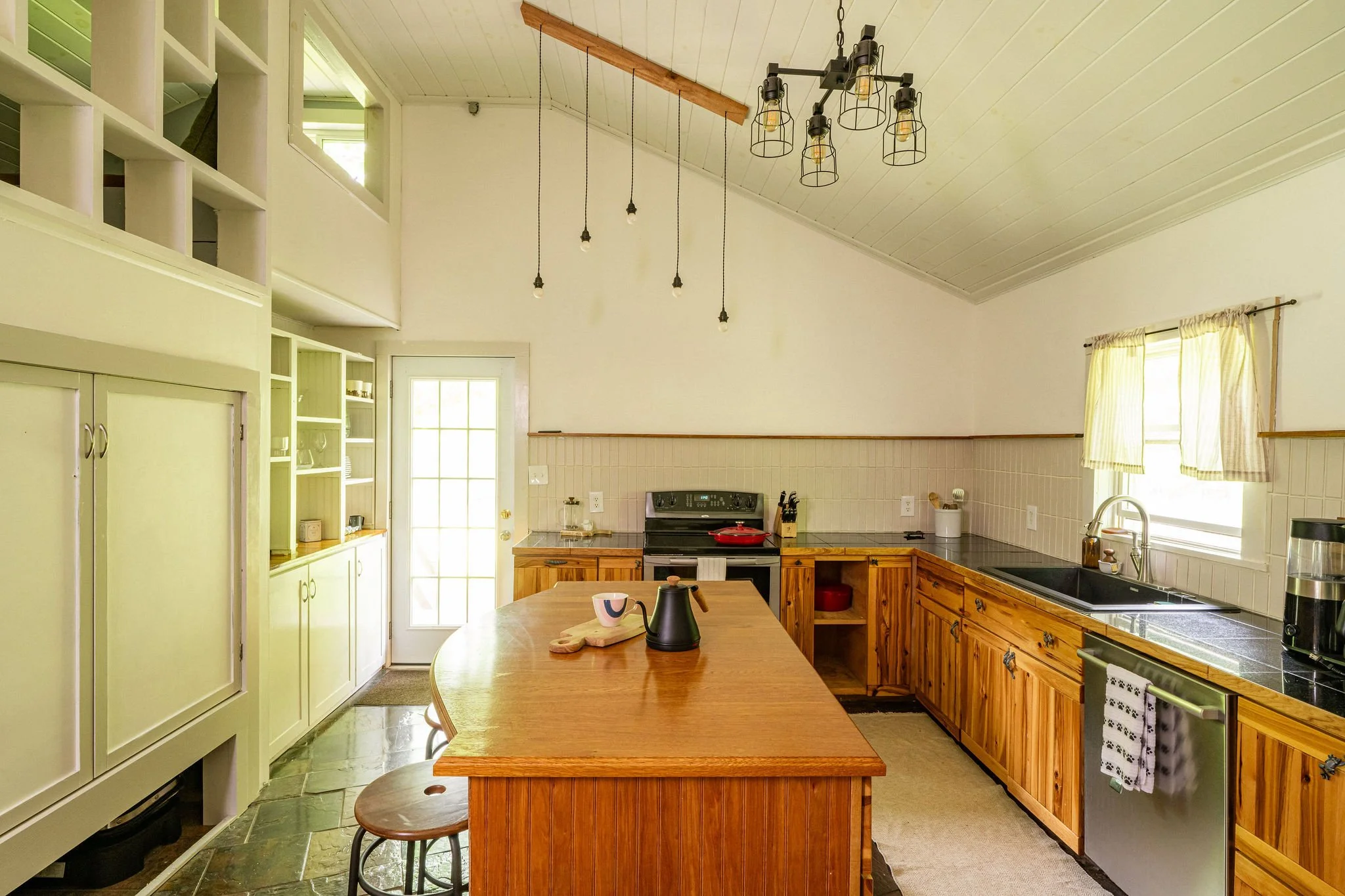 2026-05-CountryHouse-LeedsCabin-JdGluckstern-LawrenceBraun-LB4_5528-5528-035.jpg