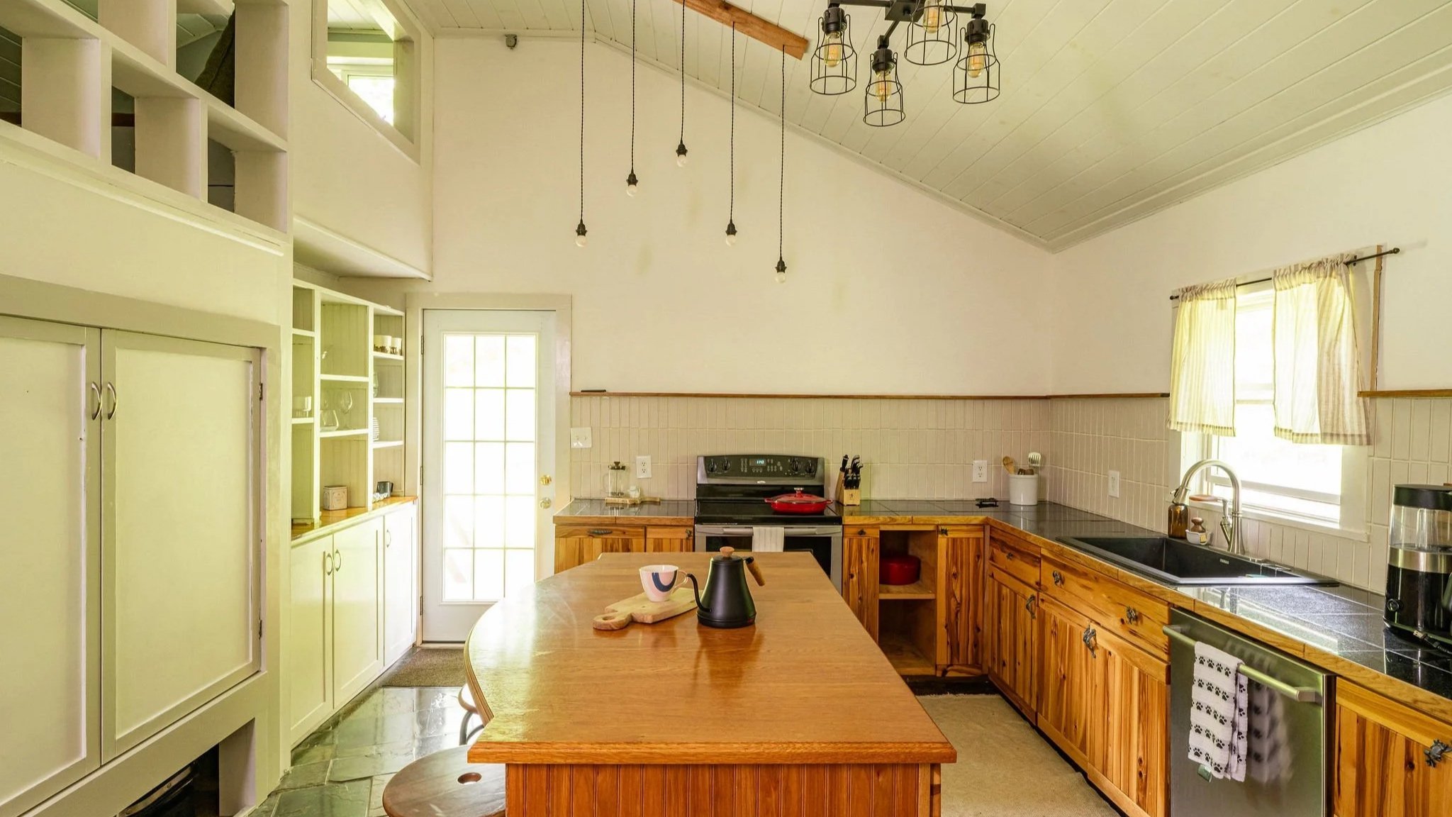 2026-05-CountryHouse-LeedsCabin-JdGluckstern-LawrenceBraun-LB4_5528-5528-035.jpg
