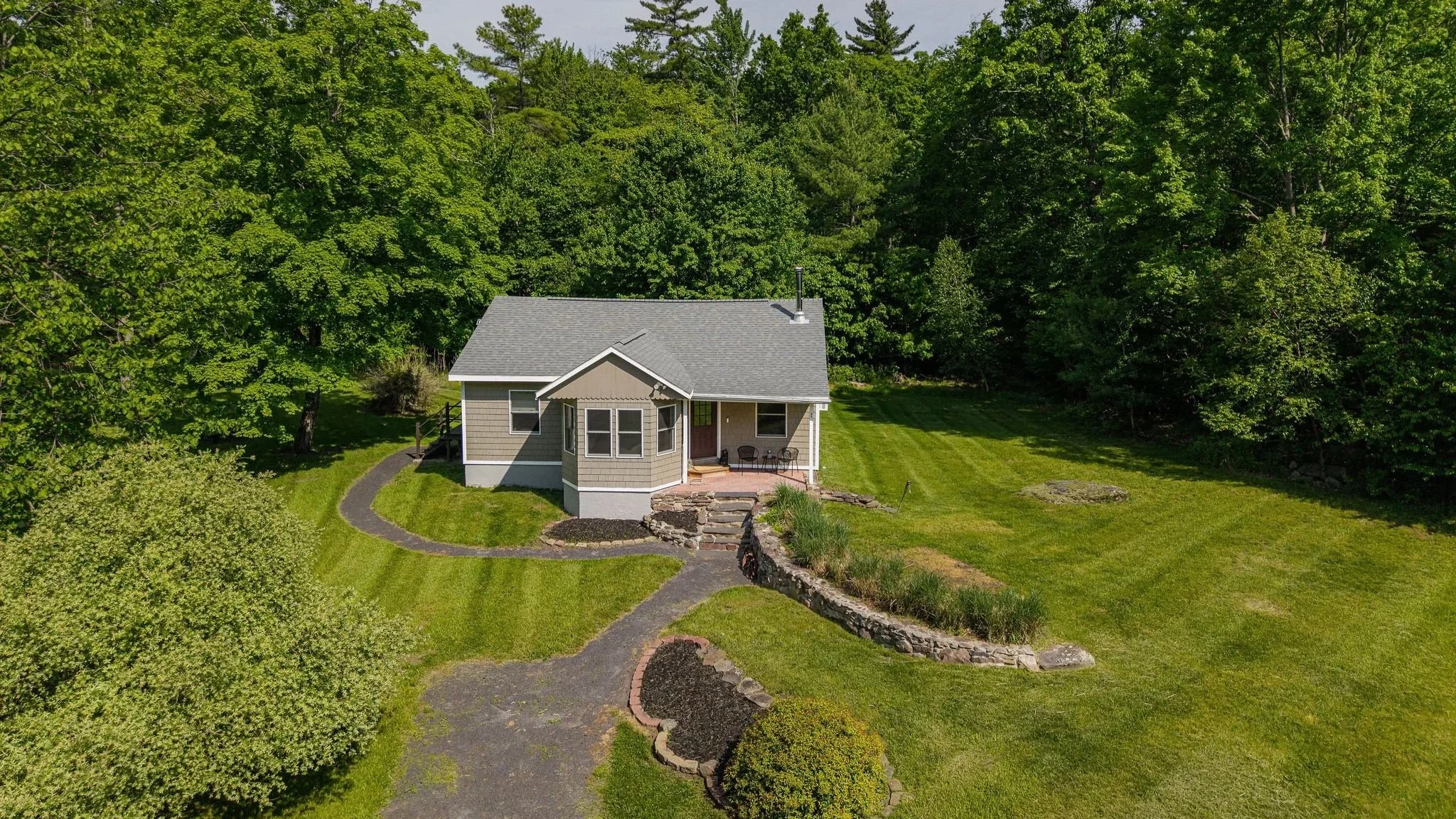 2026-05-CountryHouse-LeedsCabin-JdGluckstern-LawrenceBraun-DJI_20260517110535_0056_D--001.jpg