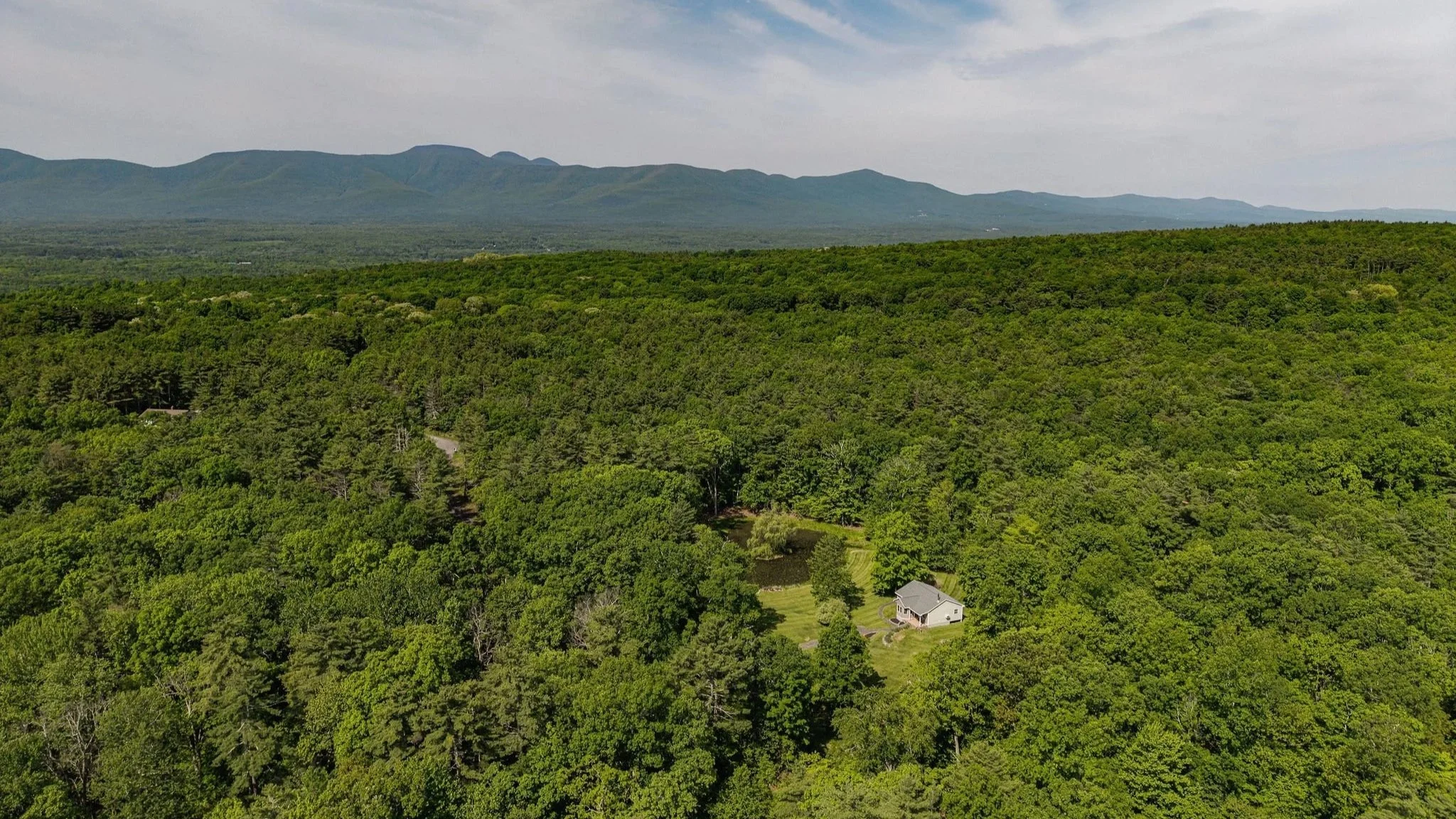 2026-05-CountryHouse-LeedsCabin-JdGluckstern-LawrenceBraun-DJI_20260517110826_0058_D--003.jpg