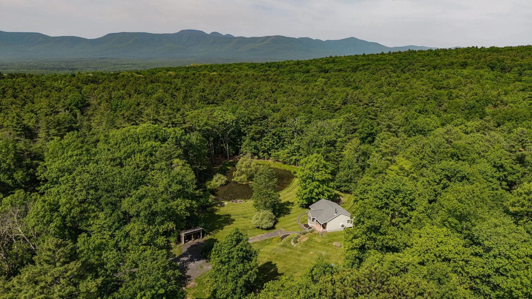 2026-05-CountryHouse-LeedsCabin-JdGluckstern-LawrenceBraun-DJI_20260517110850_0059_D--004.jpg