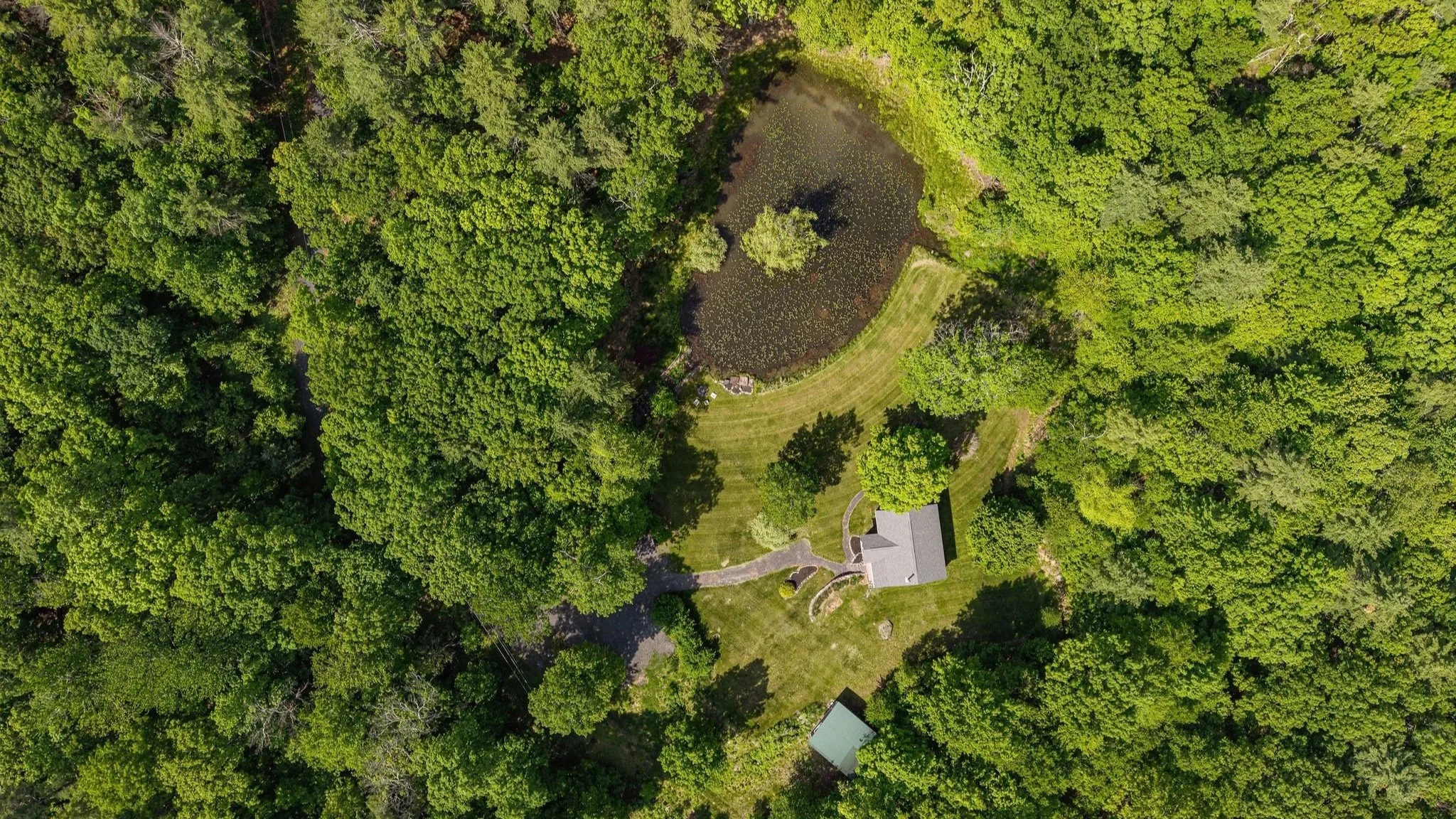 2026-05-CountryHouse-LeedsCabin-JdGluckstern-LawrenceBraun-DJI_20260517111049_0061_D--005.jpg
