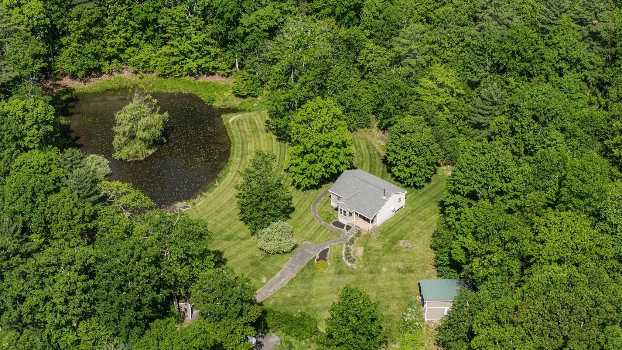 2026-05-CountryHouse-LeedsCabin-JdGluckstern-LawrenceBraun-DJI_20260517111548_0070_D--014.jpg