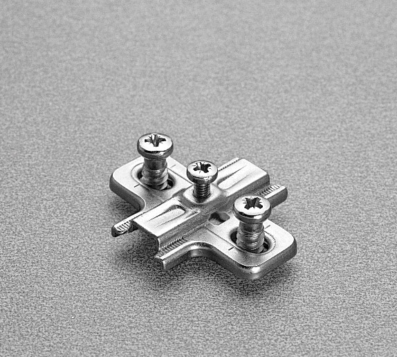 B2VGH09+MCNAMARA+SALICE+MOUNTING+PLATE+SALICE+MCNAMARA+IRELAND+HINGES+CONCEALED+SOFT+CLOSE (2).png