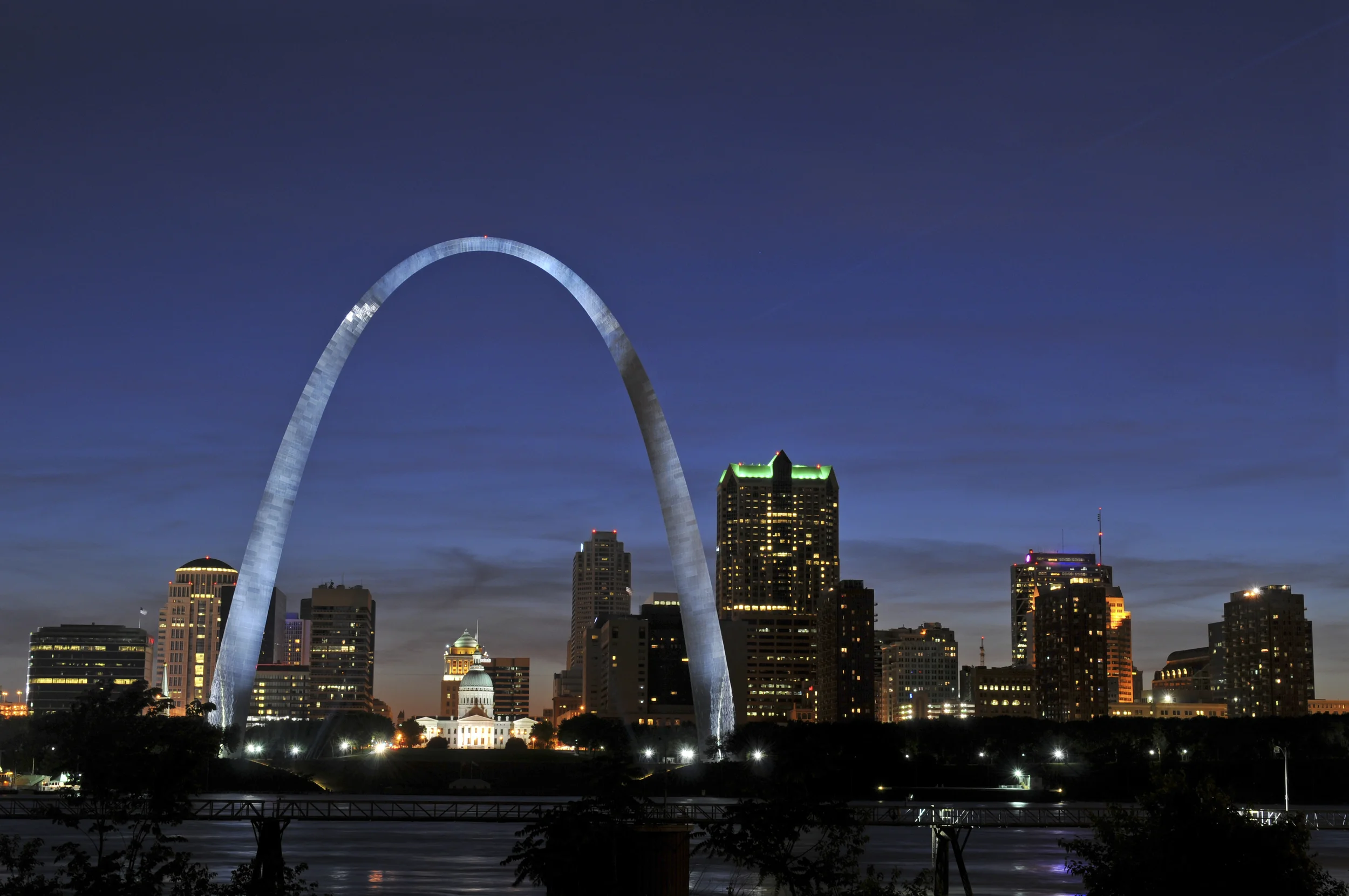 STL Skyline at Night SS30535555.jpg