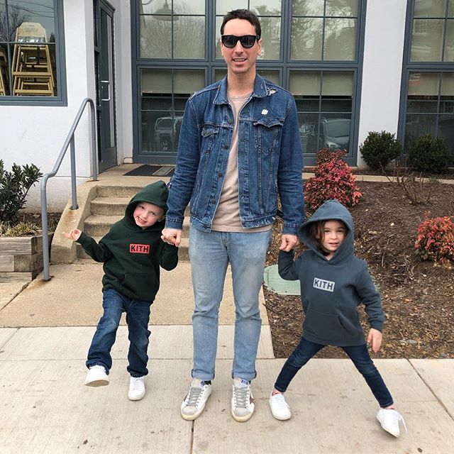 Had a blast yesterday taking my lil homies to see dinosaurs at the @smithsonian 🦕 🦖 #uncleh #kith #levis #commonprojects #goldengoosedeluxebrand