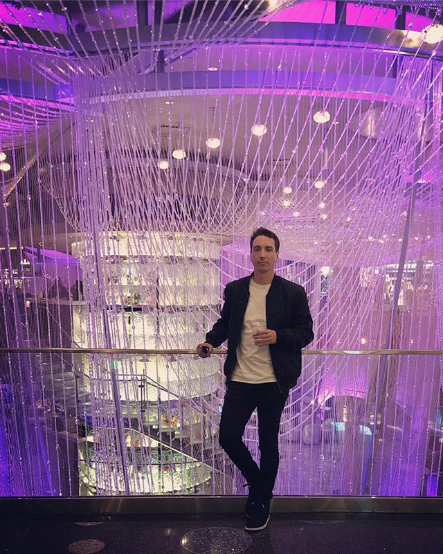 Saw a lot of cool tech at CES this year, but this giant chandelier at the cosmo always resonates with me. Name a more perfect backdrop for your next bachelorette party.... u can&rsquo;t 😂 😂
