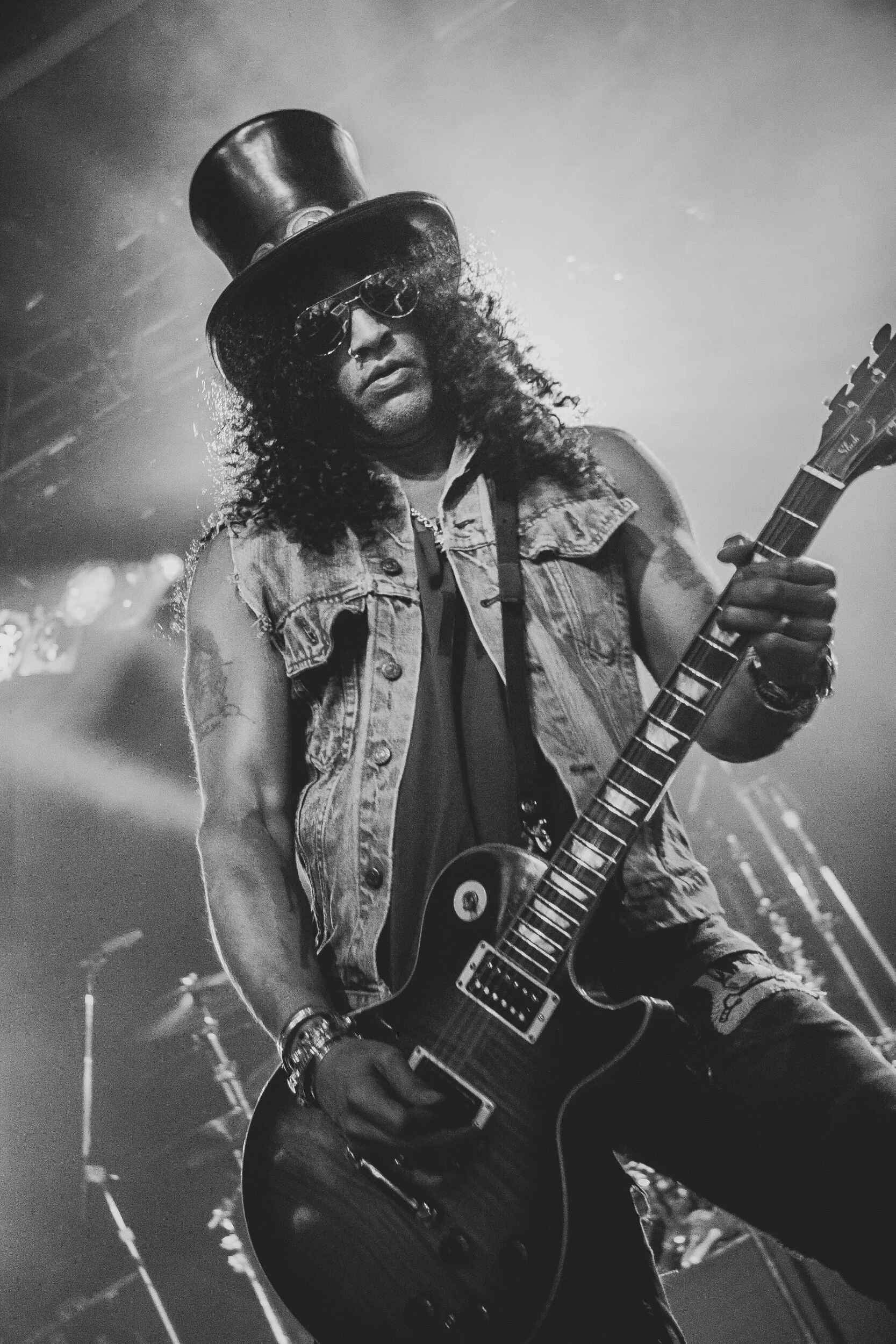 Slash playing with Velvet Revolver at Birmingham O2 academy