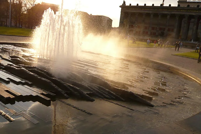BerlinShare_LustgartenFountain.jpg
