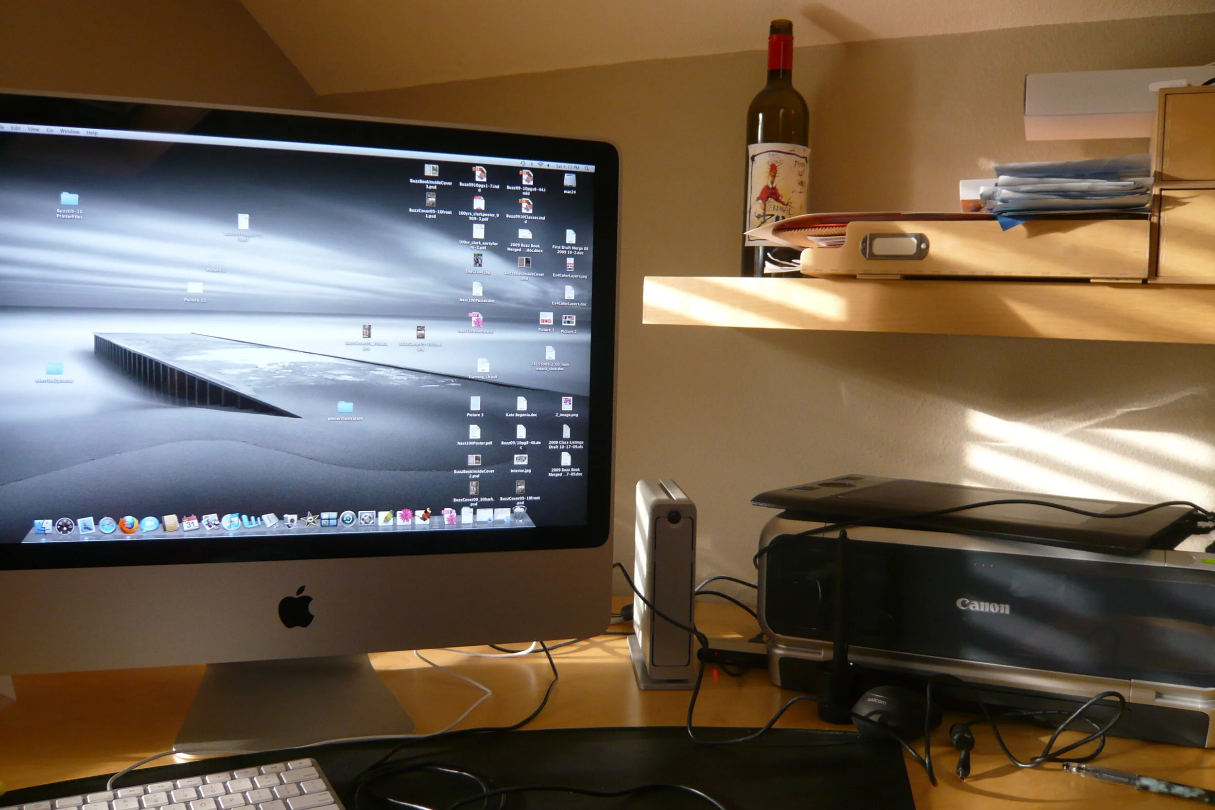 myDesk2009.JPG